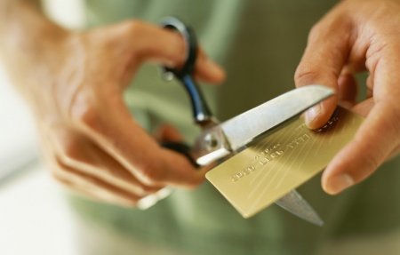 Как правильно закрывать кредитную карту, чтобы не быть должником банку?